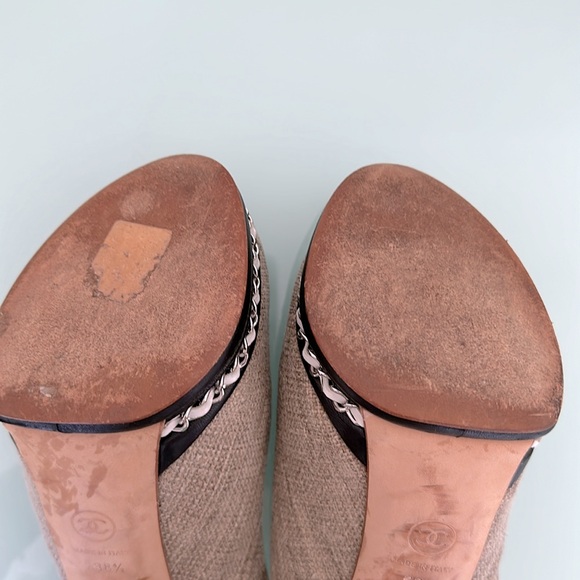 Chanel Designer 38 1/2 Tan Canvas Leather White Chain Platform Shoes 4.5 “ Heel - Picture 11 of 12
